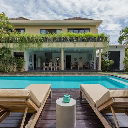 Beautiful Huge 4 Bedrooms Villa In Canggu