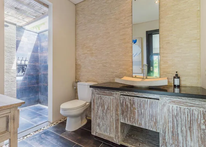 Beautiful Huge 4 Bedrooms In Villa *