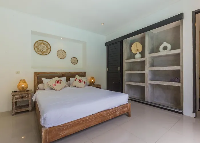 Beautiful Huge 4 Bedrooms In Villa *