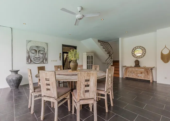 Villa Beautiful & Huge 4 Bedroom In Canggu